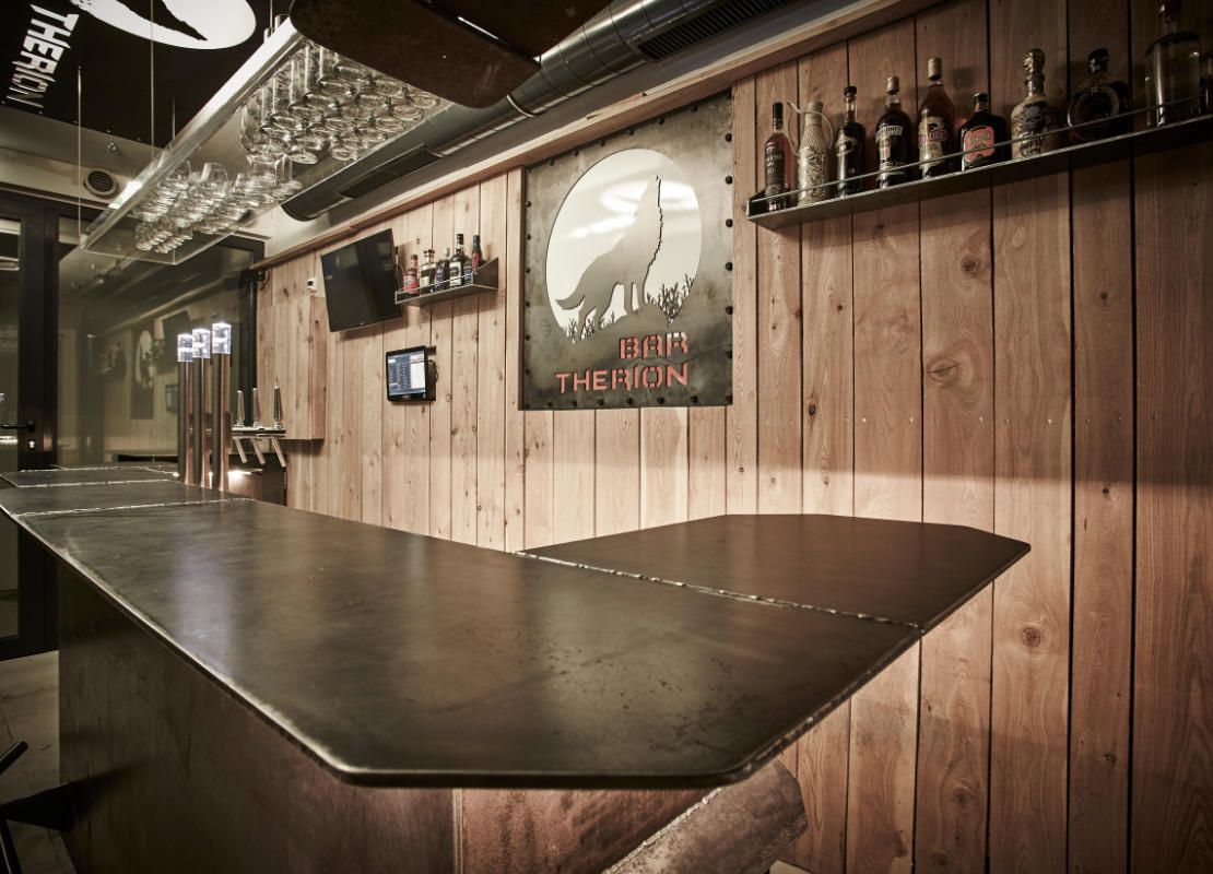 Drinks in der Bar Therion